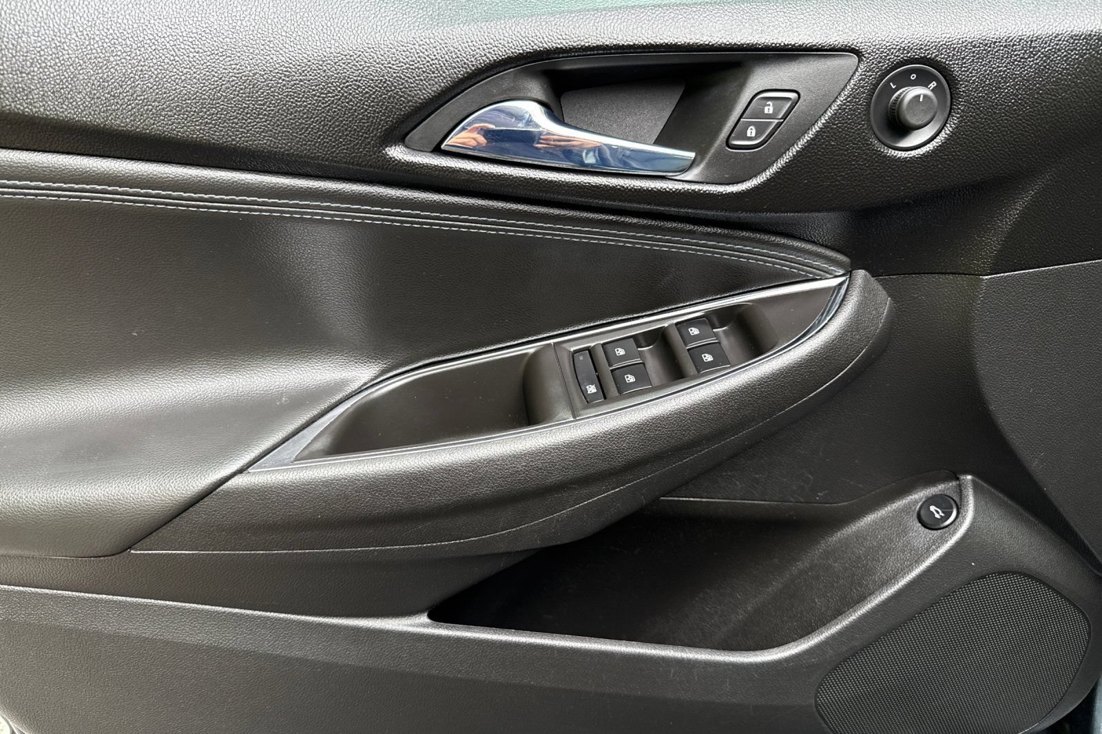 Used 2017 Chevrolet Cruze Premier FWD image 11