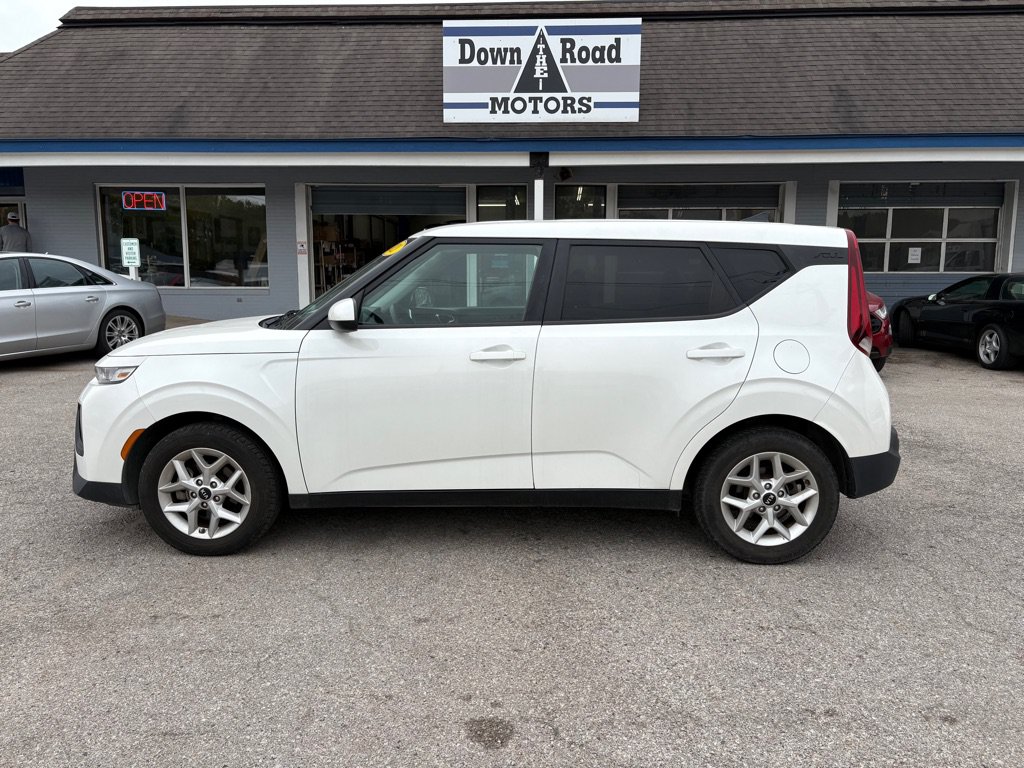 Used 2021 Kia Soul S FWD image 2