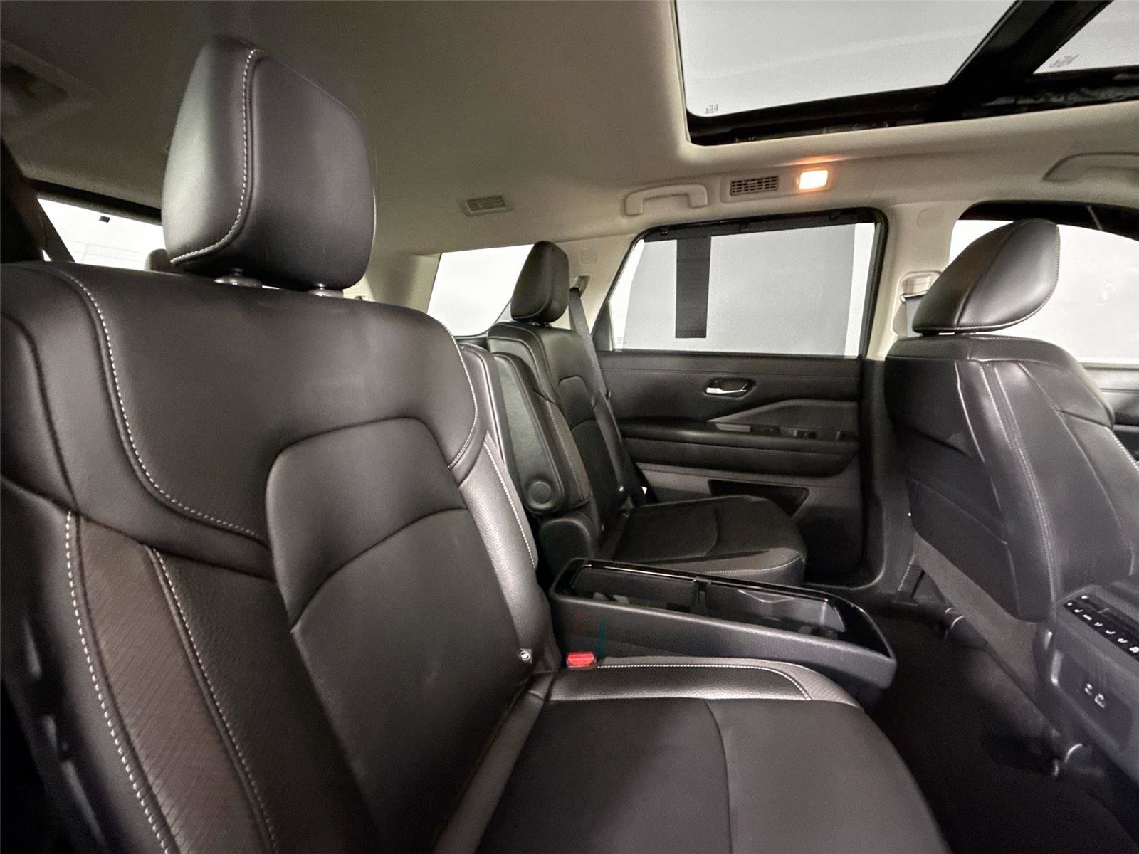 Used 2025 Nissan Pathfinder SL w/ SL Premium Package FWD image 40