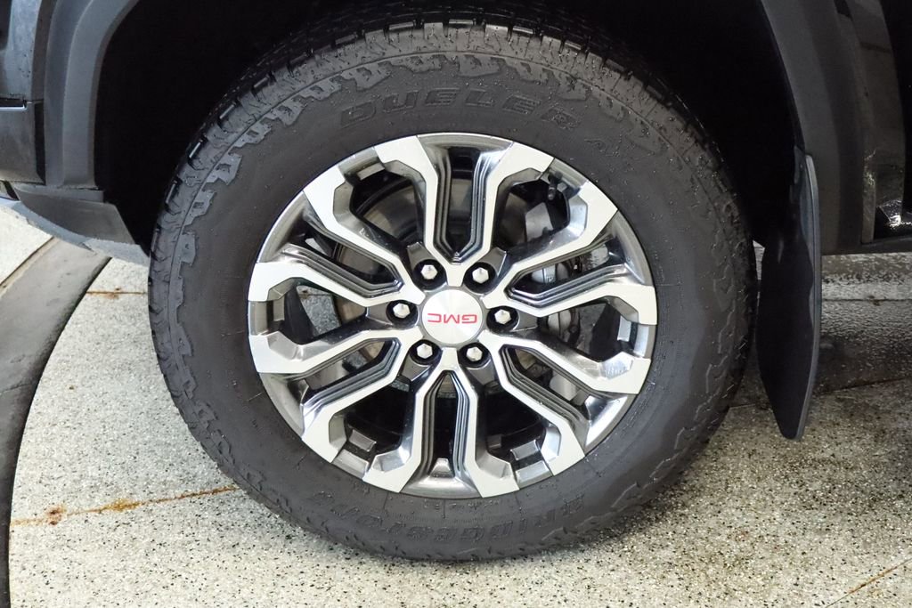 Used 2023 GMC Canyon Denali image 14