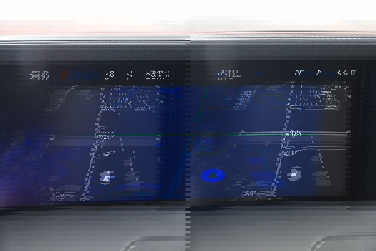 Used 2025 Lincoln Nautilus Premier image 19