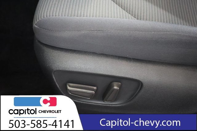 Used 2022 Toyota Highlander LE AWD/4WD image 13