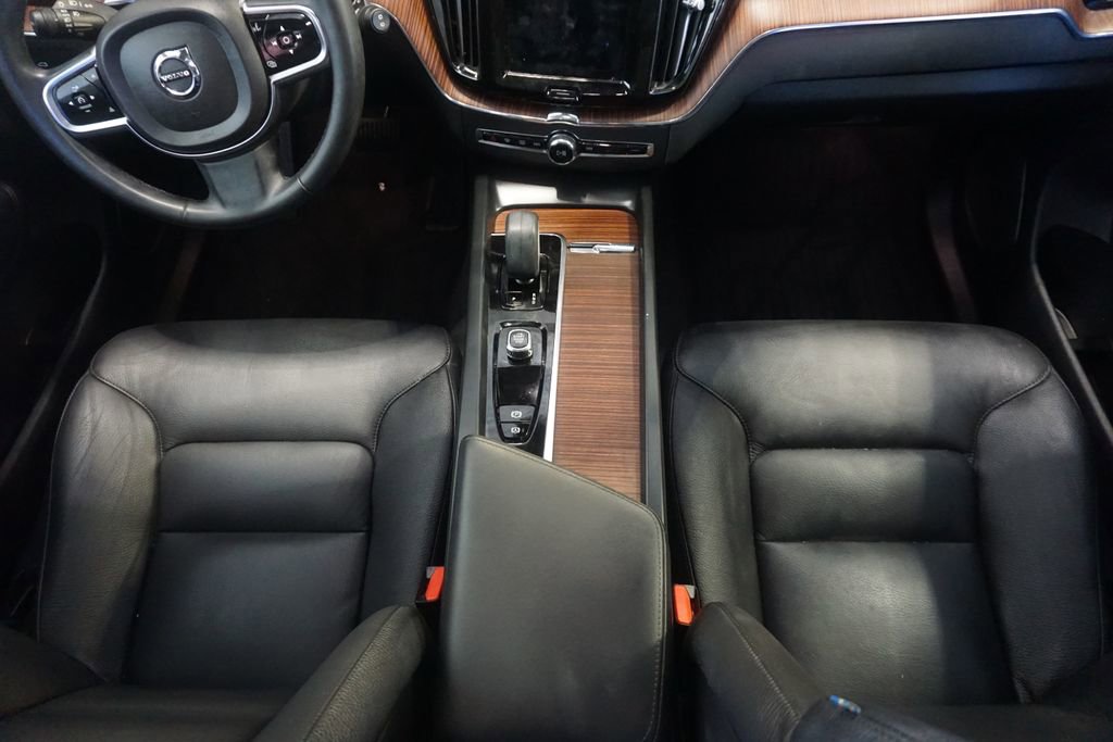 Used 2024 Volvo XC60 B5 Plus AWD/4WD image 28