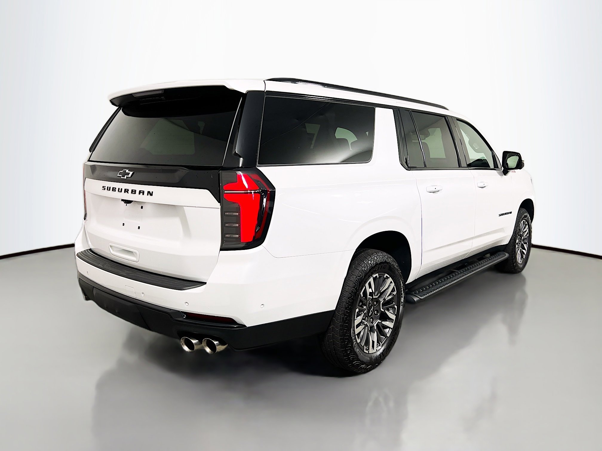 Used 2025 Chevrolet Suburban Z71 image 4