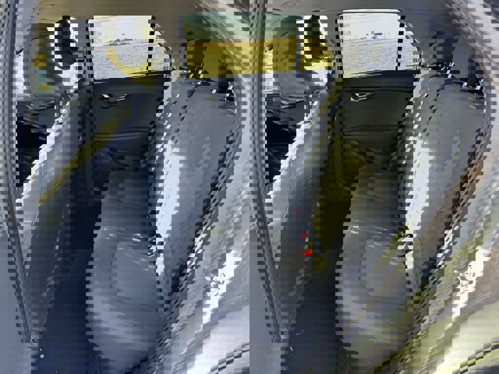 Used 2023 Kia Niro LX image 10