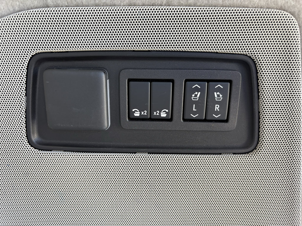 Used 2023 Cadillac Escalade Sport Platinum w/ LPO, ONYX Package AWD/4WD image 8