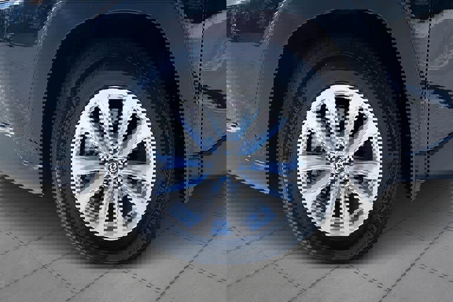 Used 2024 Toyota Corolla Cross LE w/ Moonroof Package image 11