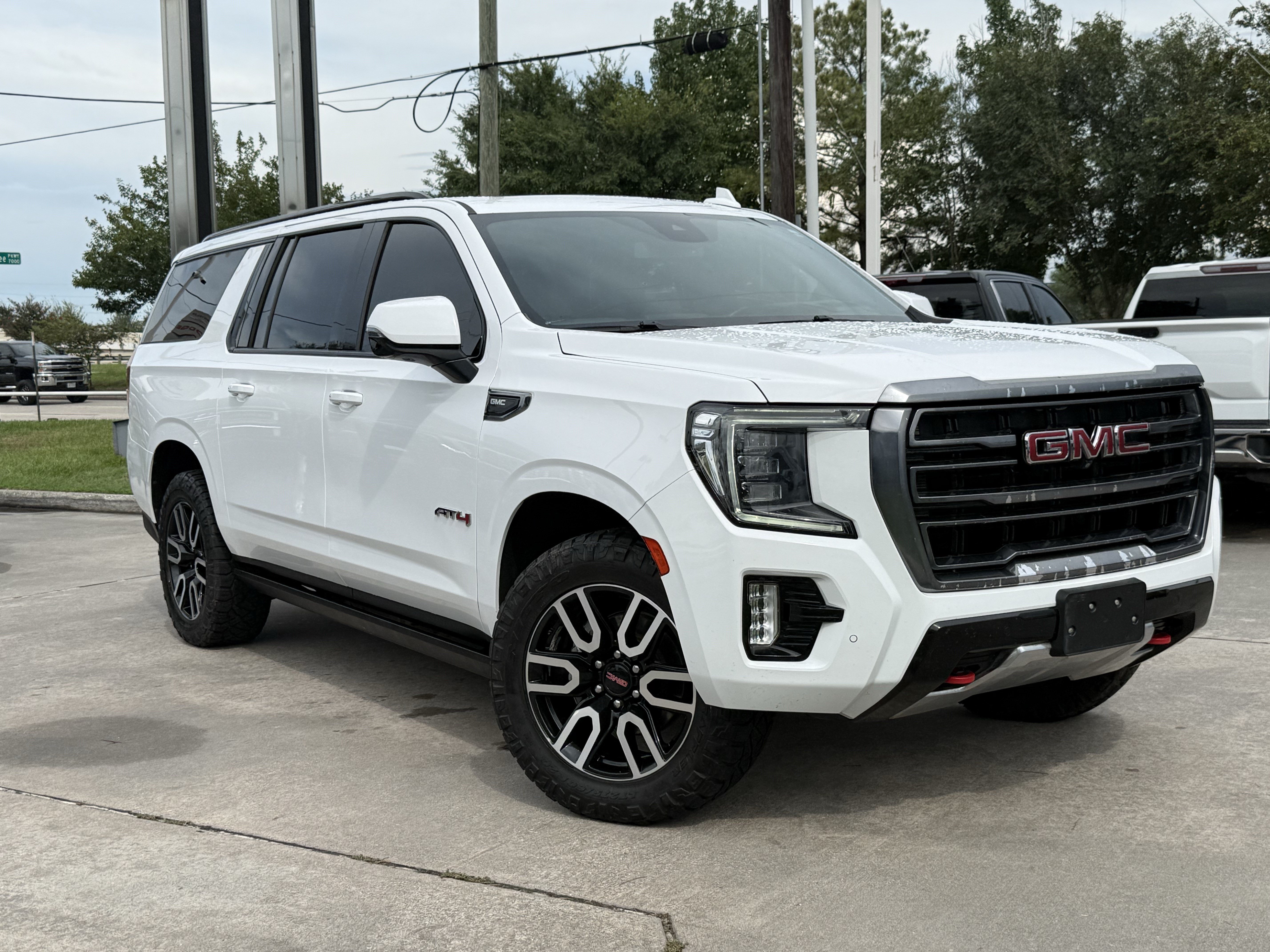 Used 2023 GMC Yukon XL AT4 w/ AT4 Premium Package AWD/4WD image 2