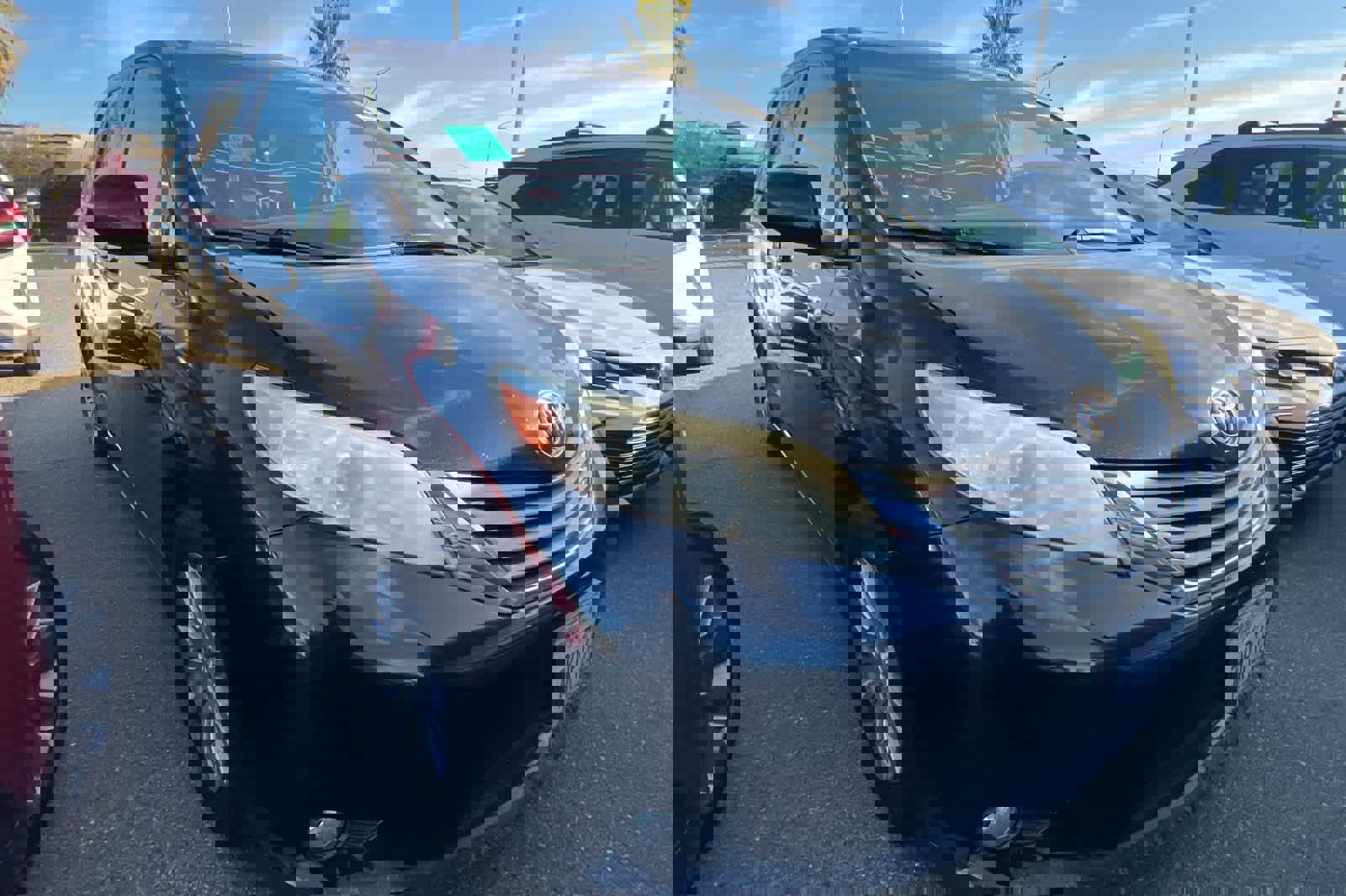 Used 2015 Toyota Sienna XLE image 3