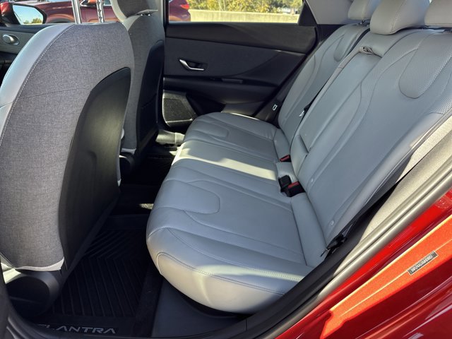 Used 2021 Hyundai Elantra Limited image 25