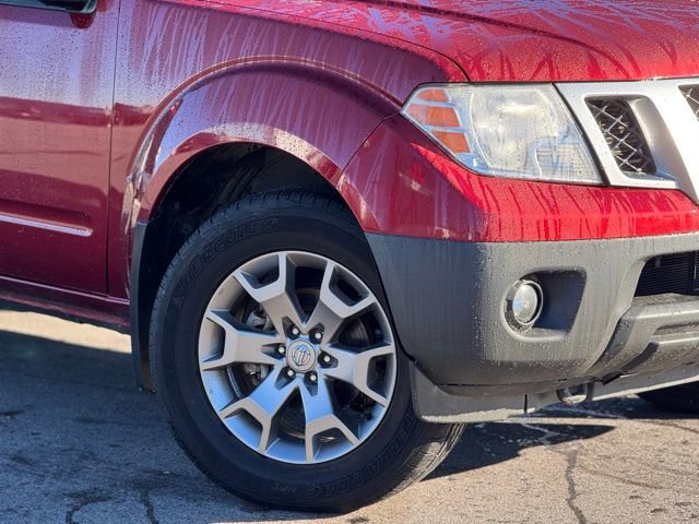 Used 2021 Nissan Frontier SV image 2