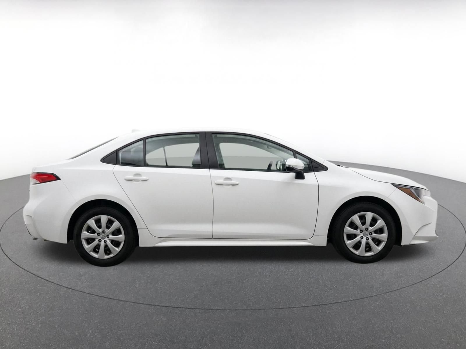 Used 2025 Toyota Corolla LE FWD image 9