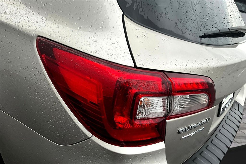 Used 2017 Subaru Outback 2.5i Limited AWD/4WD image 23