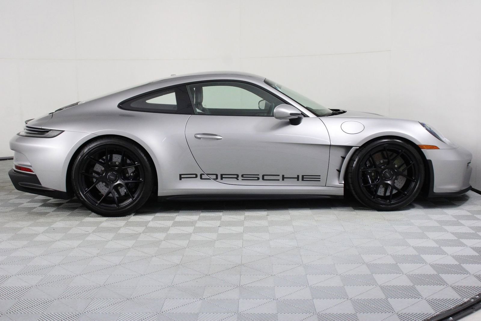 Certified 2024 Porsche 911 GT3 RS RWD image 8