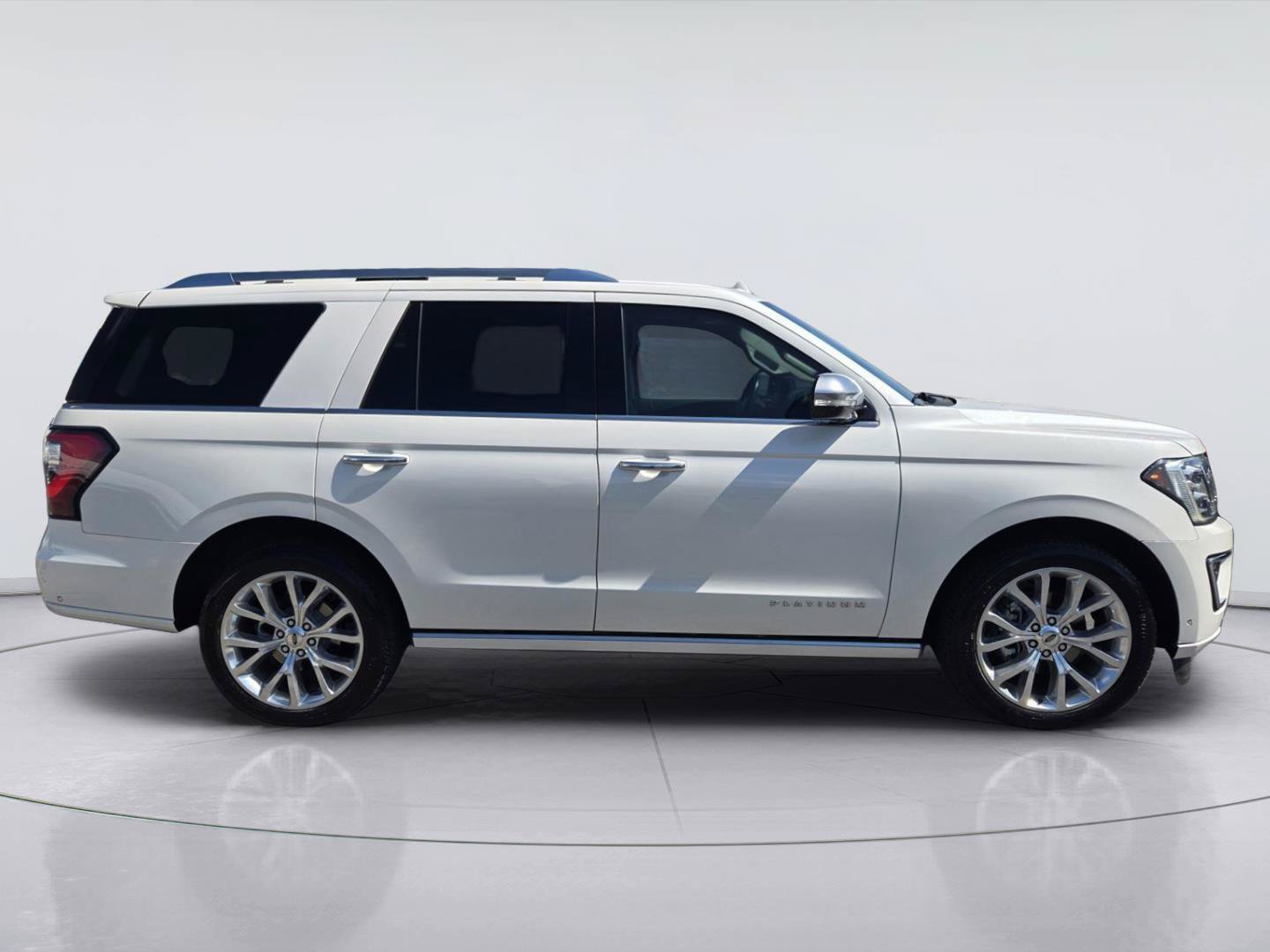 Used 2019 Ford Expedition Platinum RWD image 4