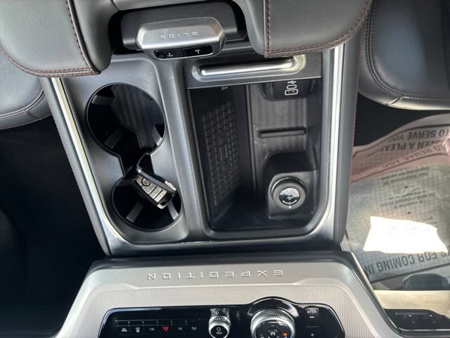 Used 2025 Ford Expedition Active RWD image 13