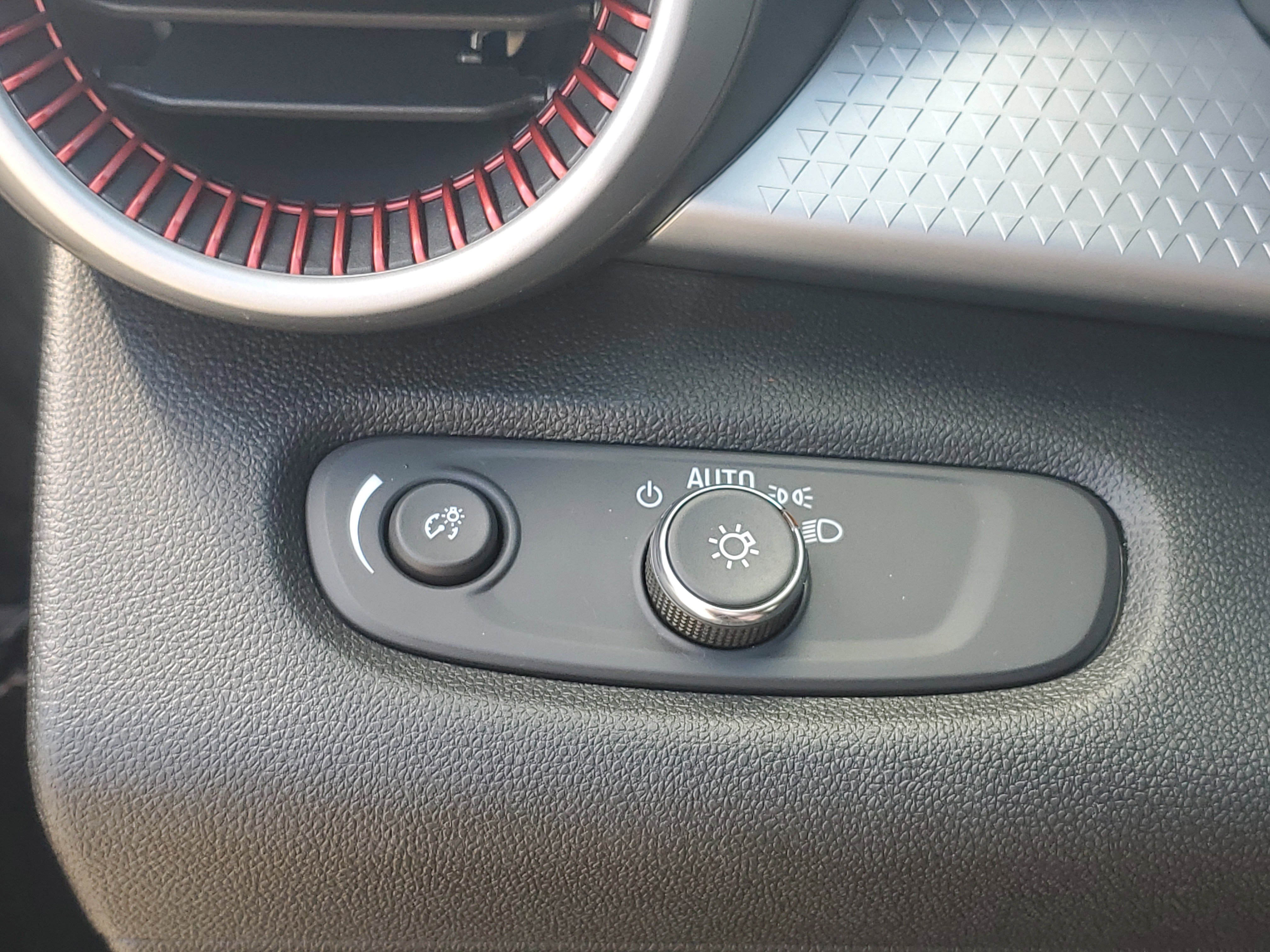 Used 2024 Chevrolet Trax RS w/ Driver Confidence Package image 24