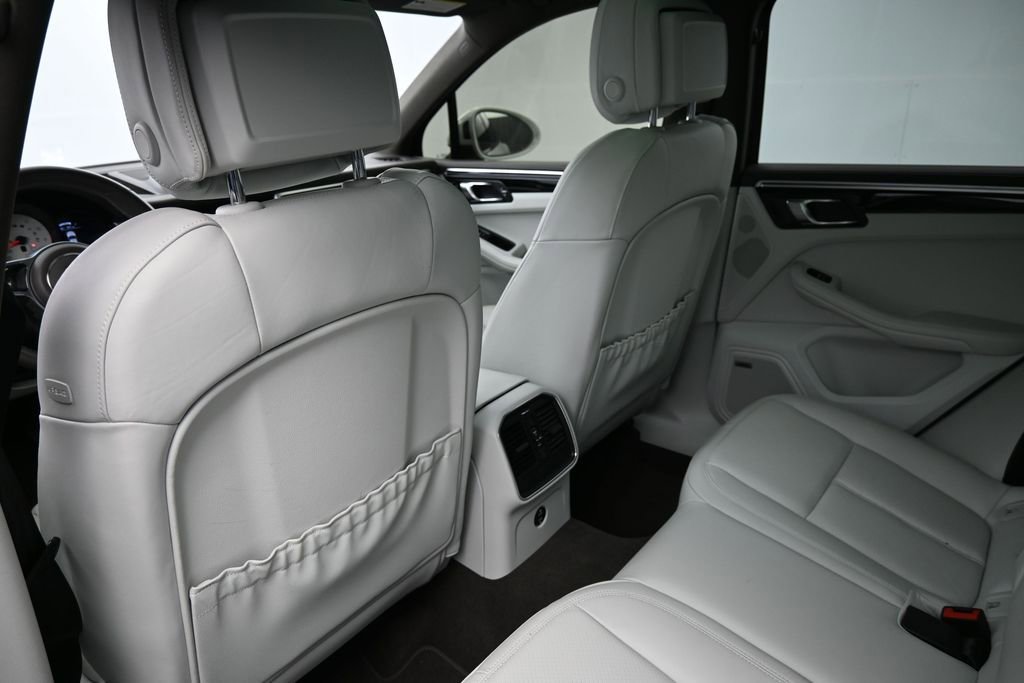 Certified 2021 Porsche Macan S AWD/4WD image 8