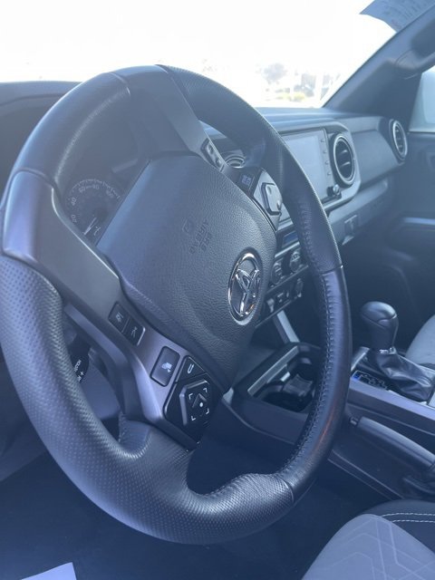 Used 2022 Toyota Tacoma TRD Off-Road image 15