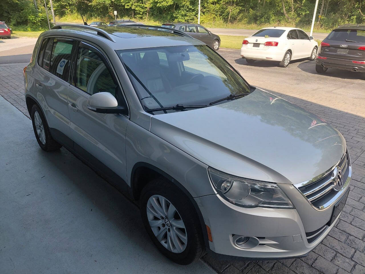 Used 2009 Volkswagen Tiguan SE AWD/4WD image 4
