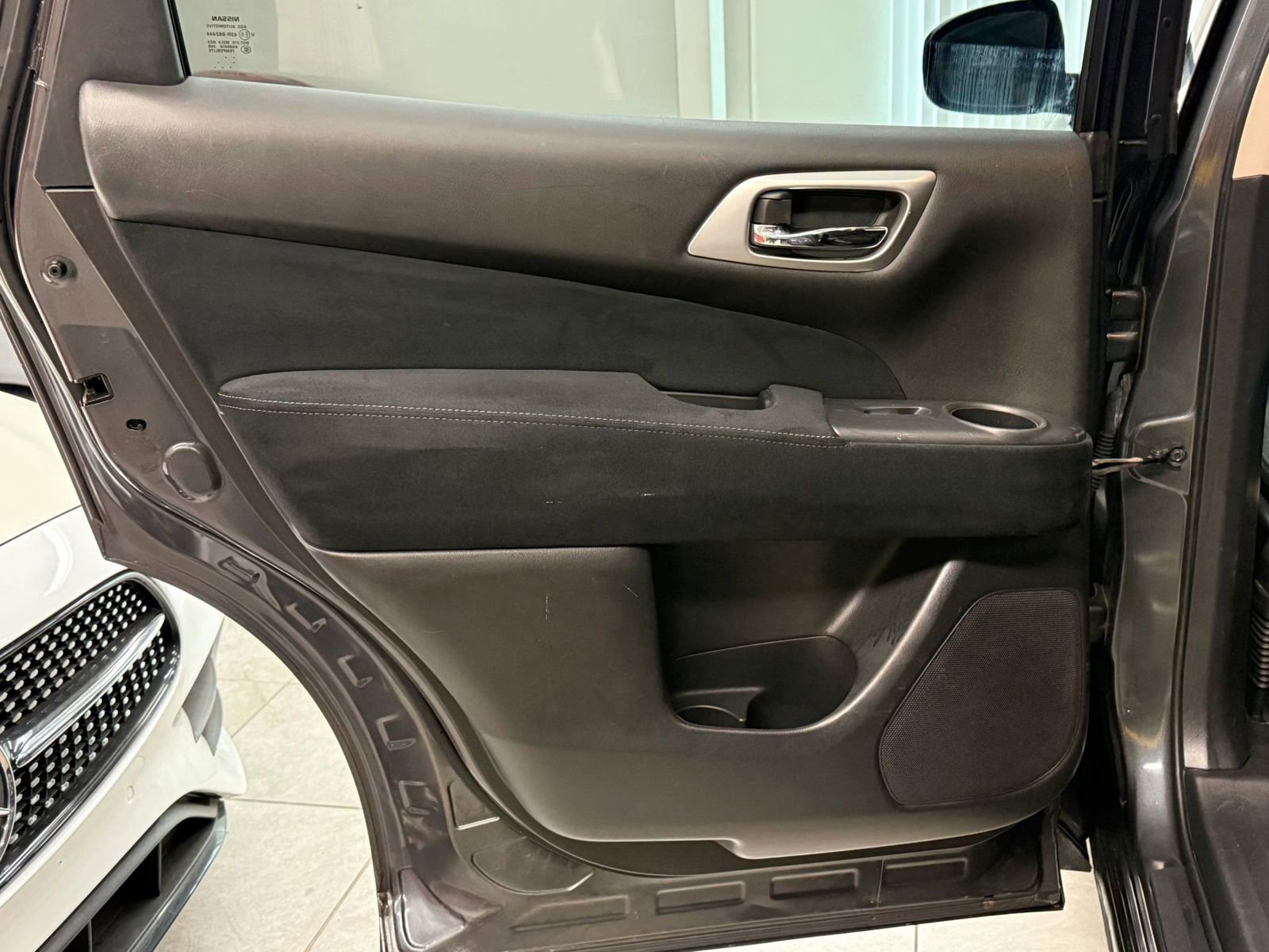 Used 2014 Nissan Pathfinder SV FWD image 18