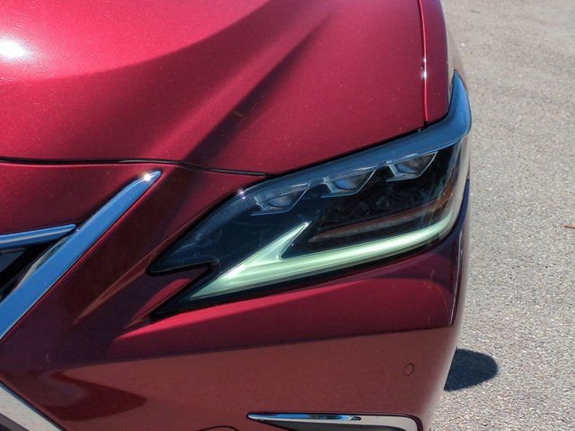 Used 2019 Lexus ES 300h Ultra Luxury w/ Accessory Package 2 image 9
