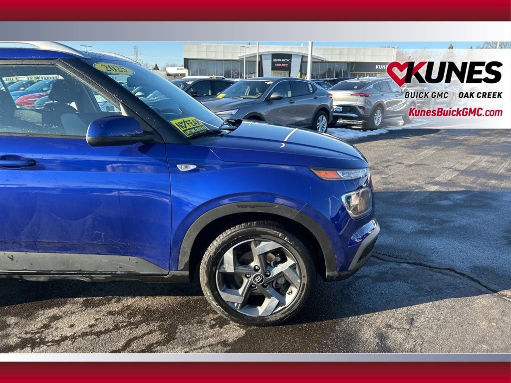 Used 2025 Hyundai Venue SEL FWD image 12