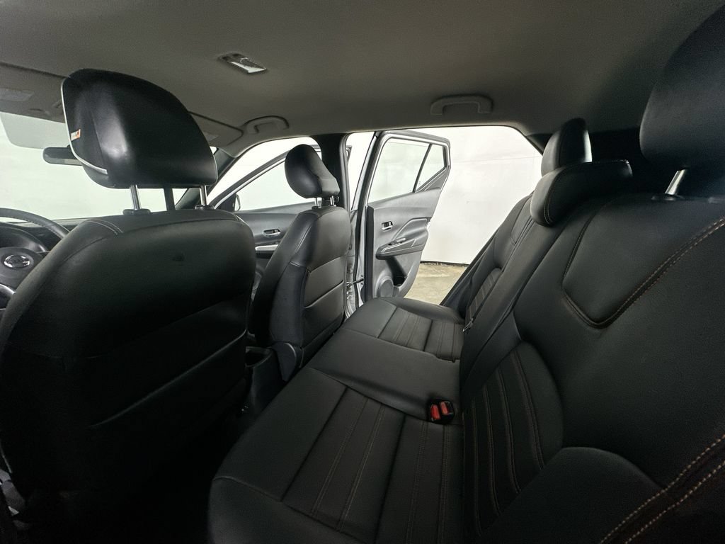 Used 2019 Nissan Kicks SR w/ SR Premium Package FWD image 12