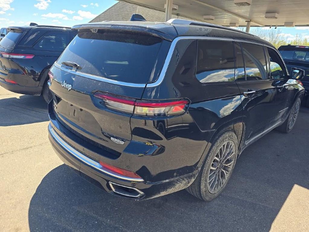 Used 2023 Jeep Grand Cherokee L Summit AWD/4WD image 4