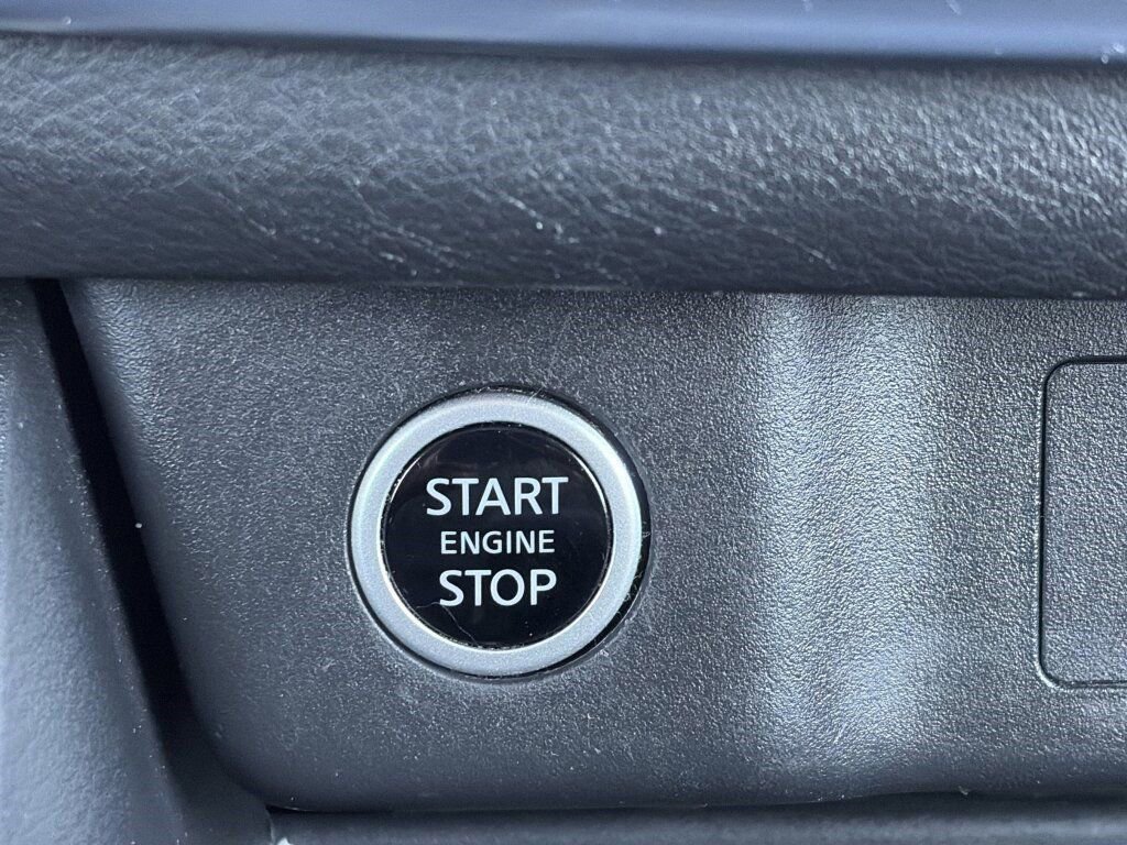 Used 2023 Nissan Rogue S image 14