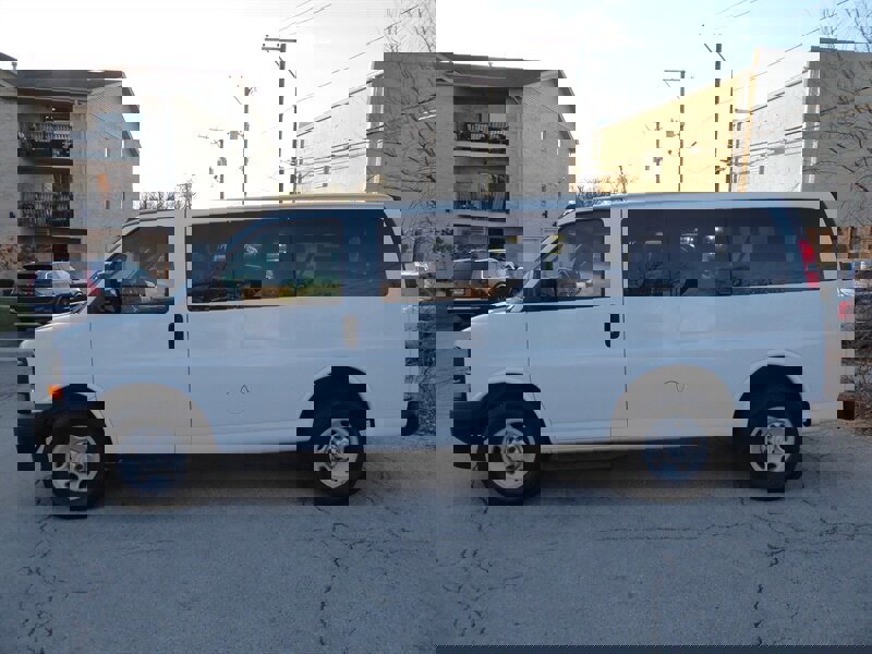 Used 2017 Chevrolet Express 2500 LS image 4