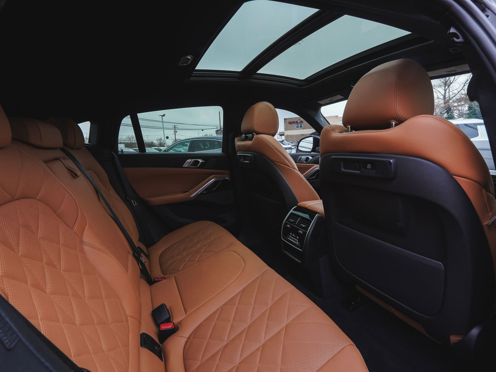 Used 2023 BMW X6 xDrive40i w/ M Sport Package image 32