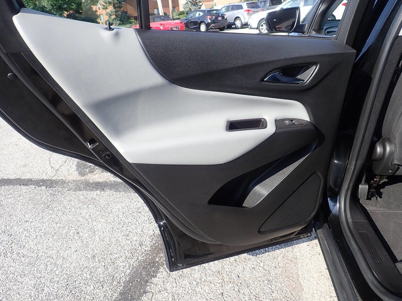 Used 2018 Chevrolet Equinox LS image 15