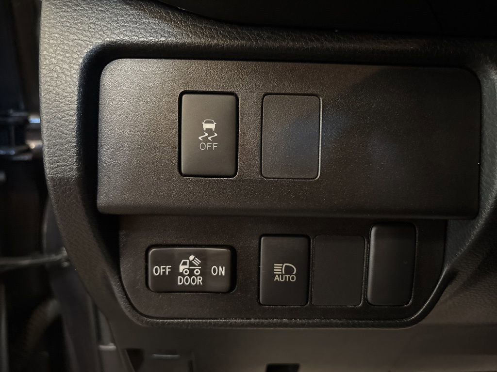 Used 2020 Toyota Tacoma SR image 15