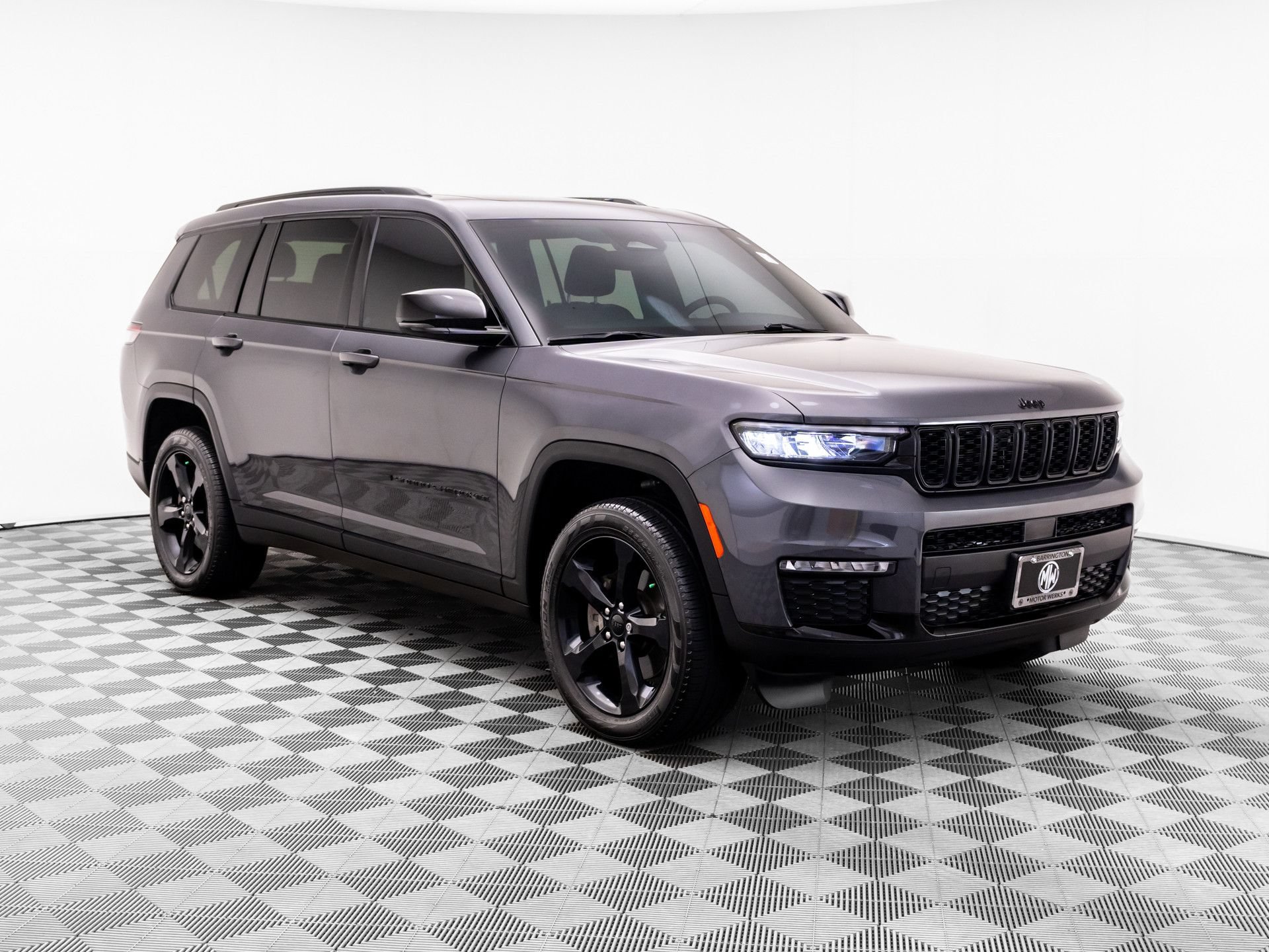 Used 2024 Jeep Grand Cherokee L Limited w/ Black Appearance Package AWD/4WD image 7