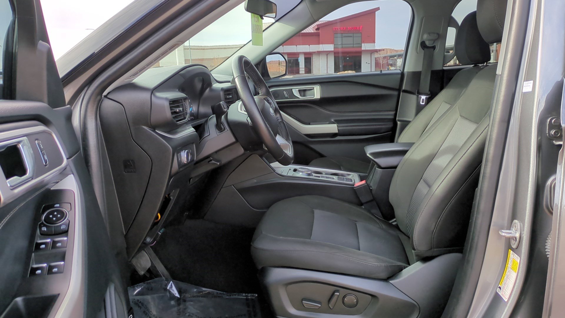 Used 2022 Ford Explorer XLT image 14