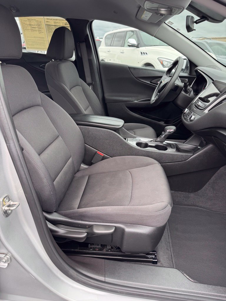 Used 2022 Chevrolet Malibu LT FWD image 12