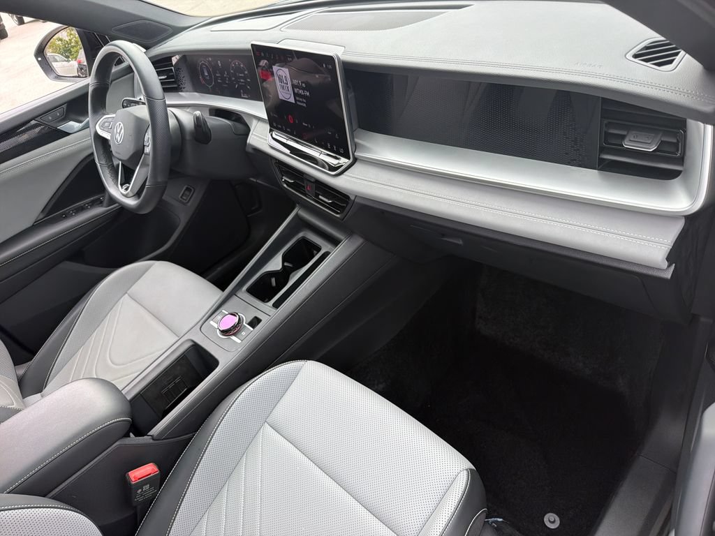 Certified 2026 Volkswagen Tiguan SE R-Line AWD/4WD image 26