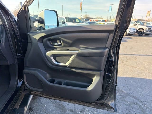 Used 2017 Nissan Titan SV image 42