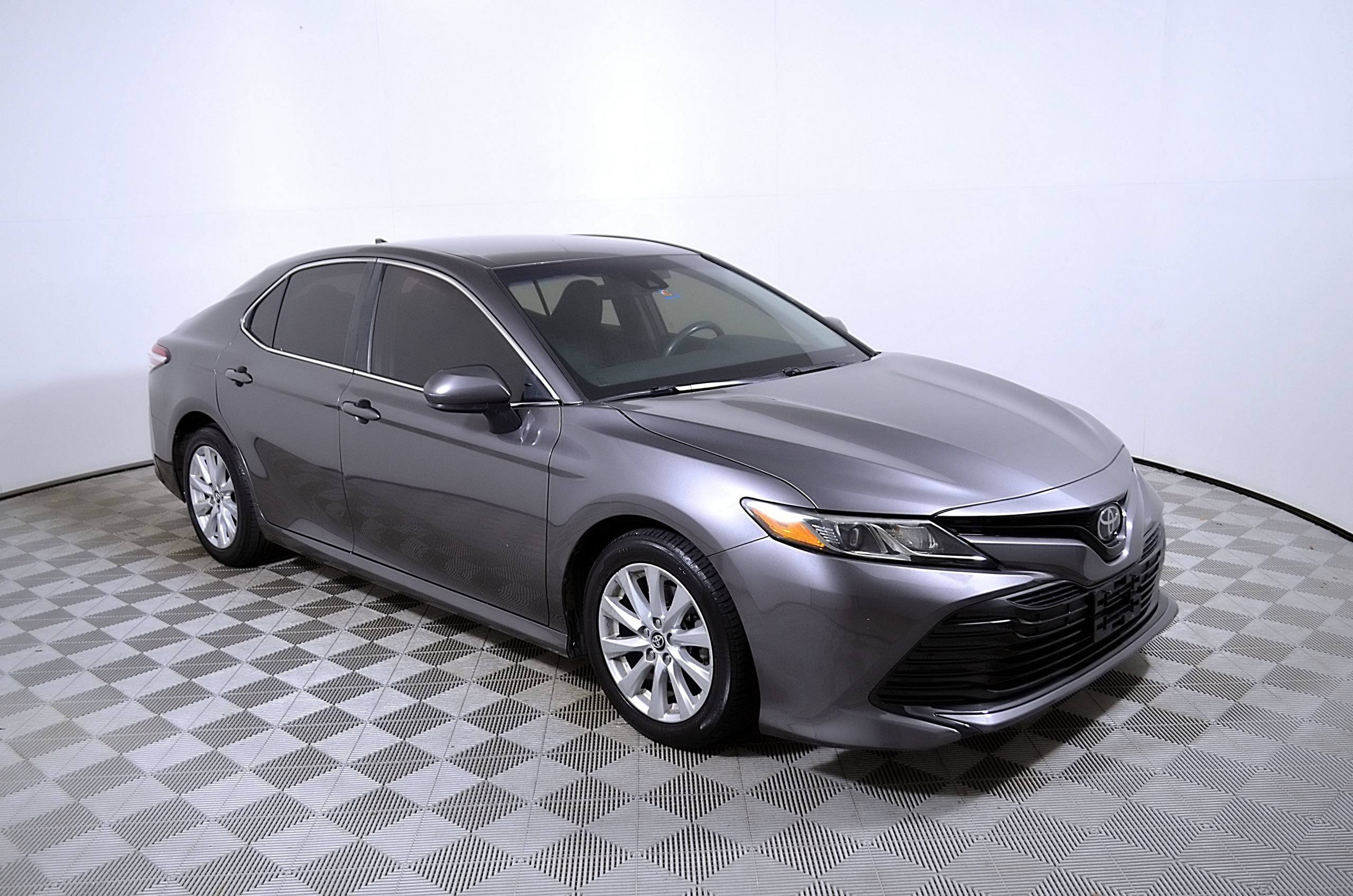 Used 2020 Toyota Camry LE FWD image 6