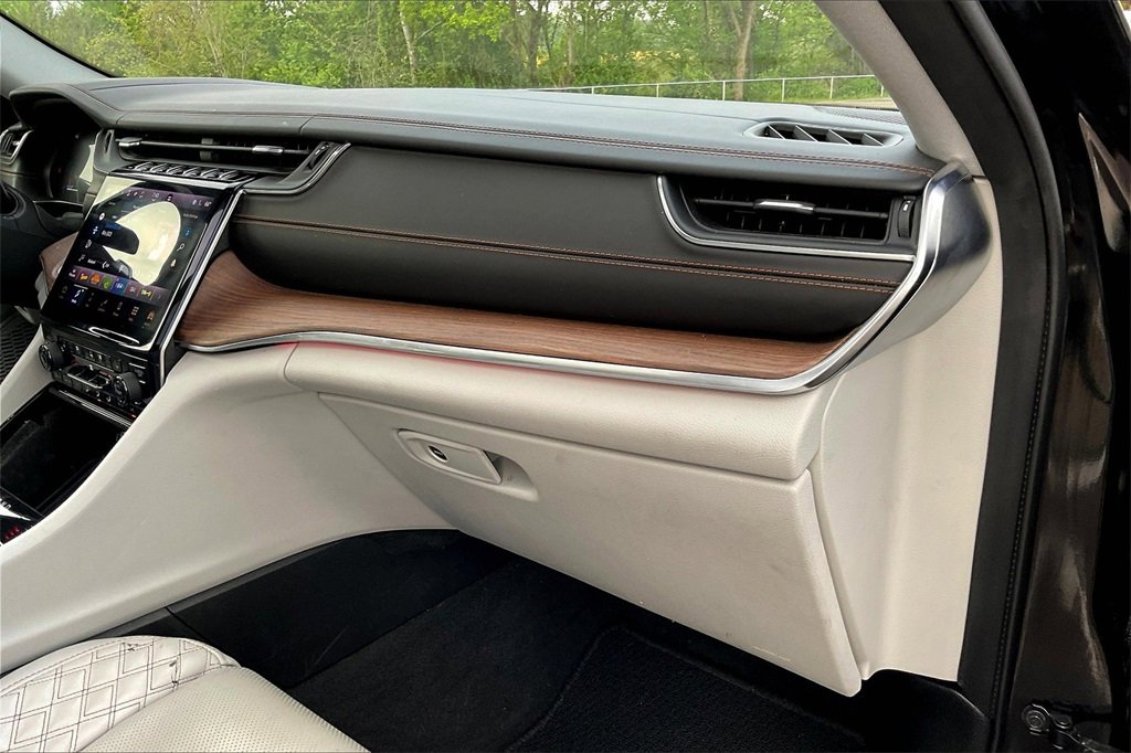 Used 2021 Jeep Grand Cherokee L Summit w/ Luxury Tech Group V image 16