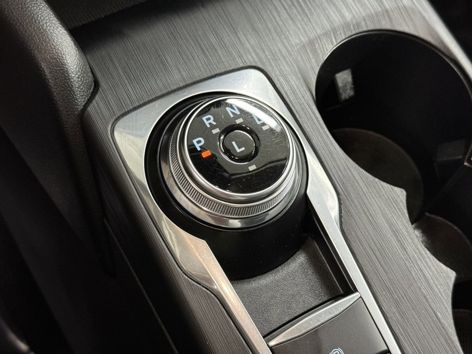 Used 2020 Ford Escape SE image 24