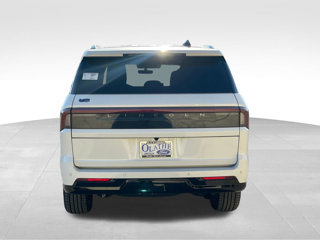 New 2025 Lincoln Navigator Reserve image 4