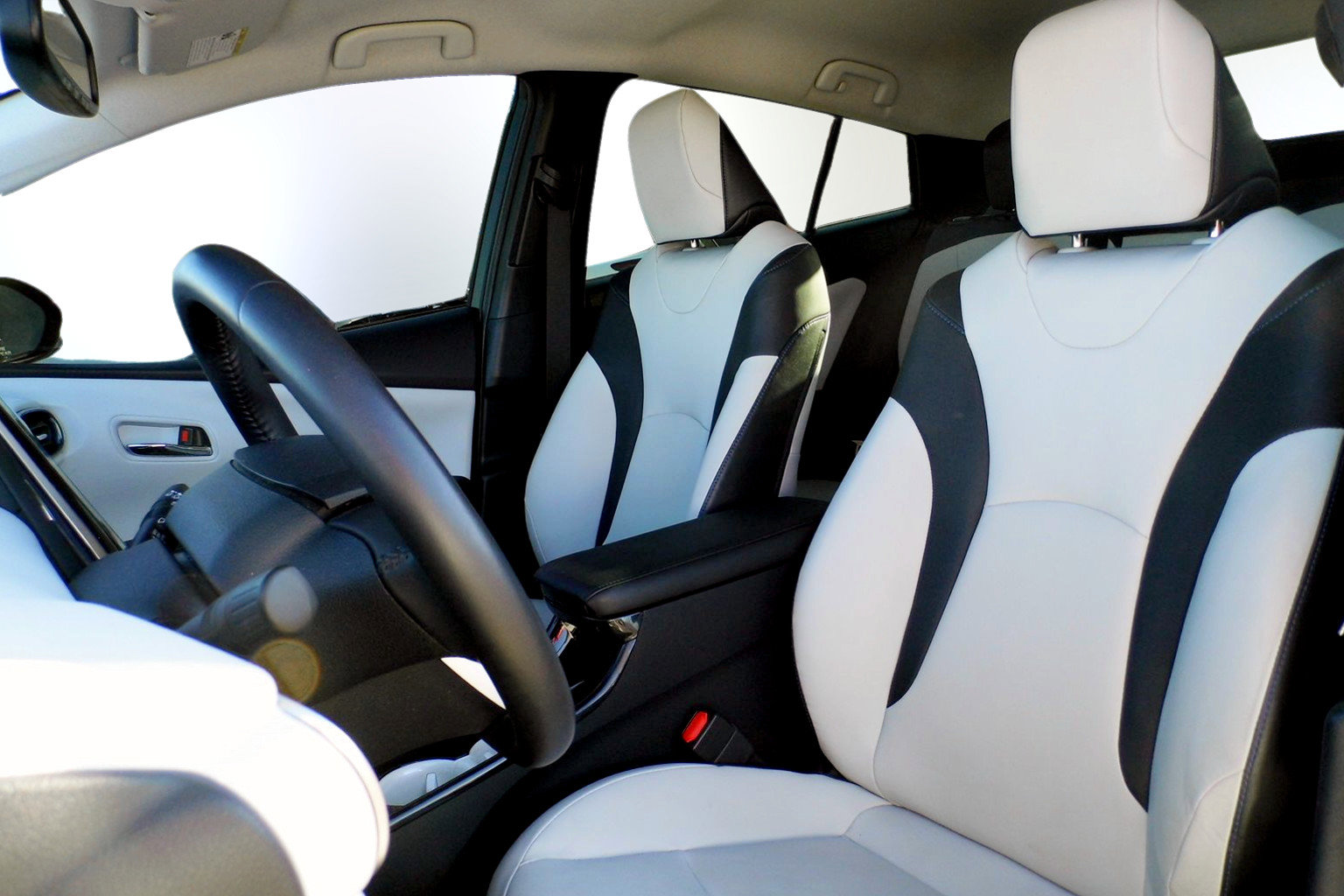 Used 2018 Toyota Prius Four Touring image 18