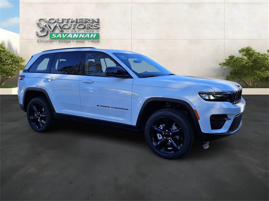 New 2025 Jeep Grand Cherokee Altitude image 7