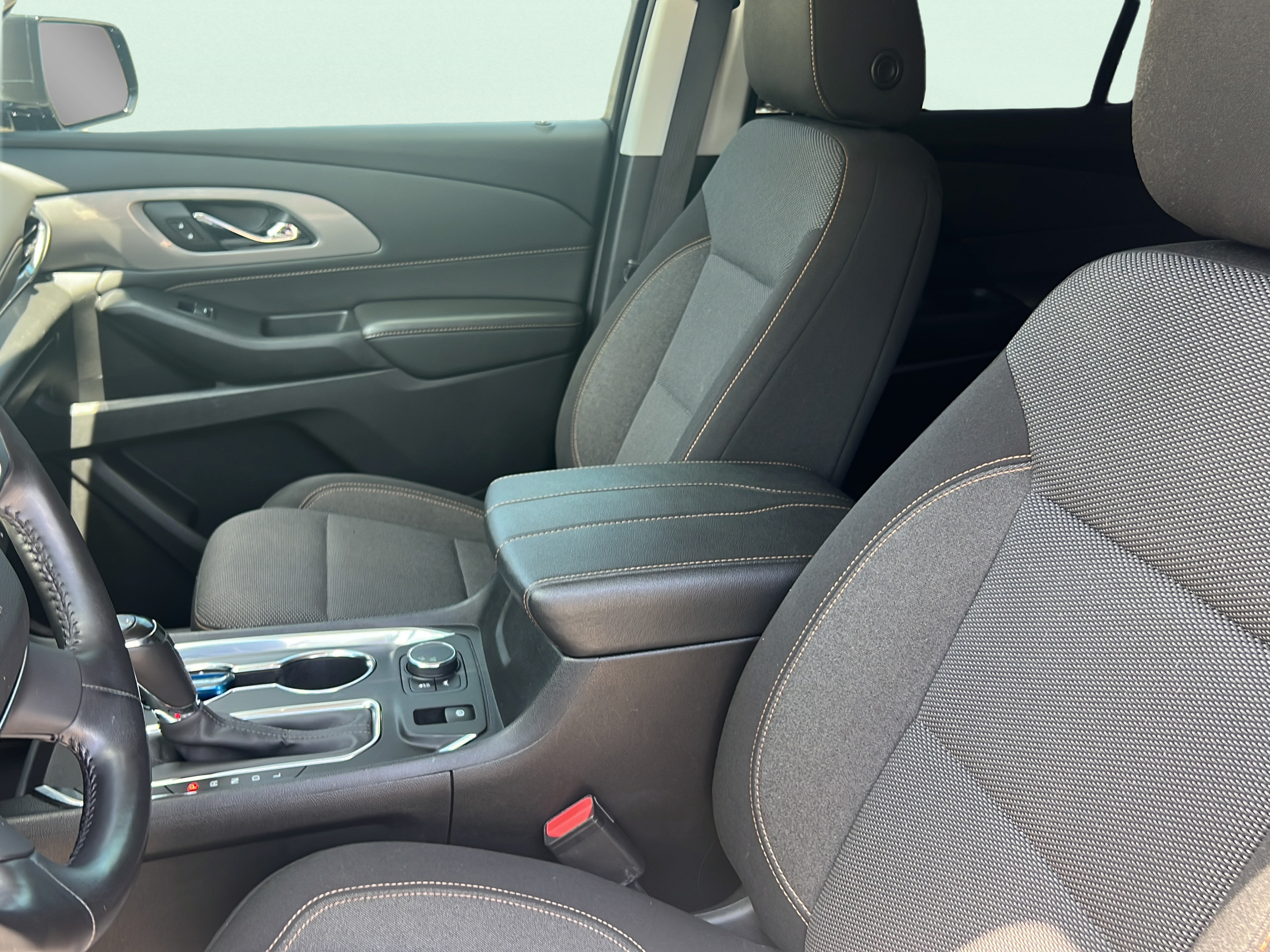 Used 2020 Chevrolet Traverse LT FWD image 19