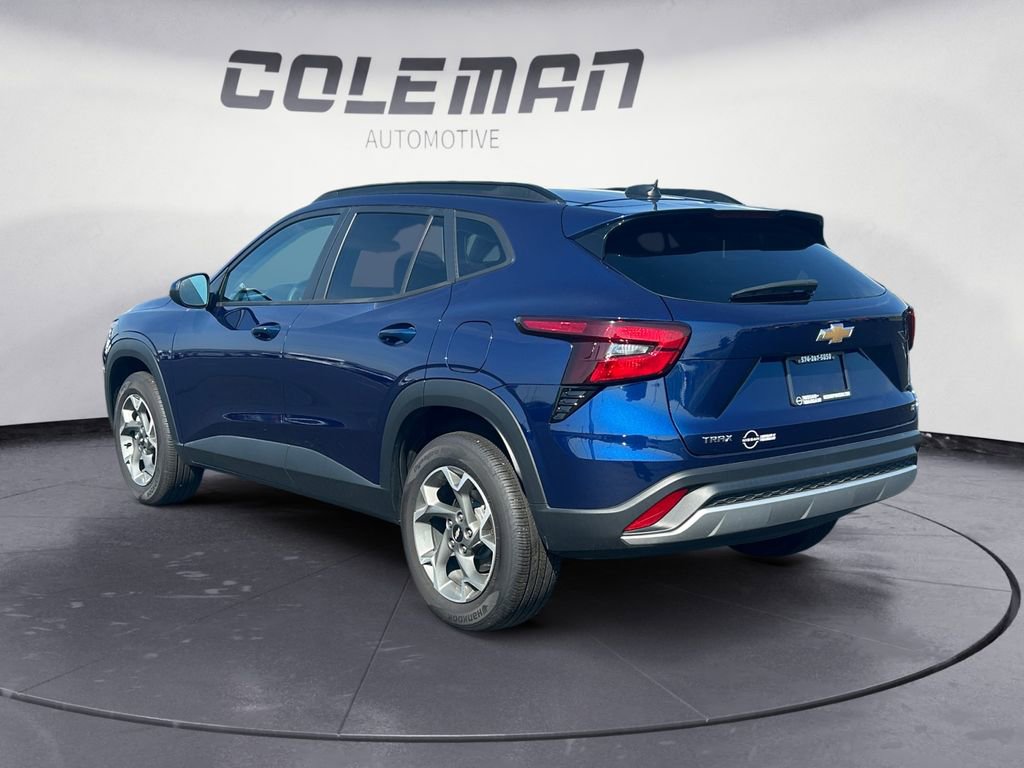 Used 2024 Chevrolet Trax LT w/ Driver Confidence Package image 3
