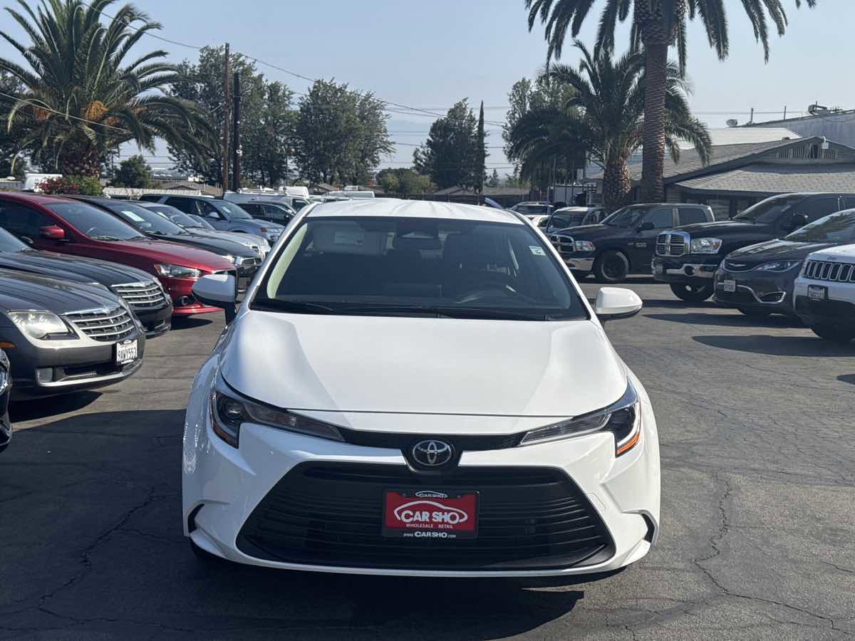 Used 2024 Toyota Corolla LE image 2