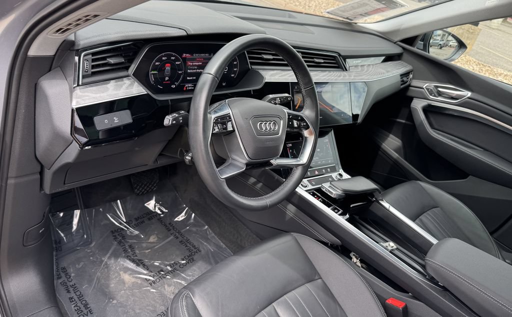 Used 2022 Audi e-tron Premium w/ Convenience Plus Package AWD/4WD image 15