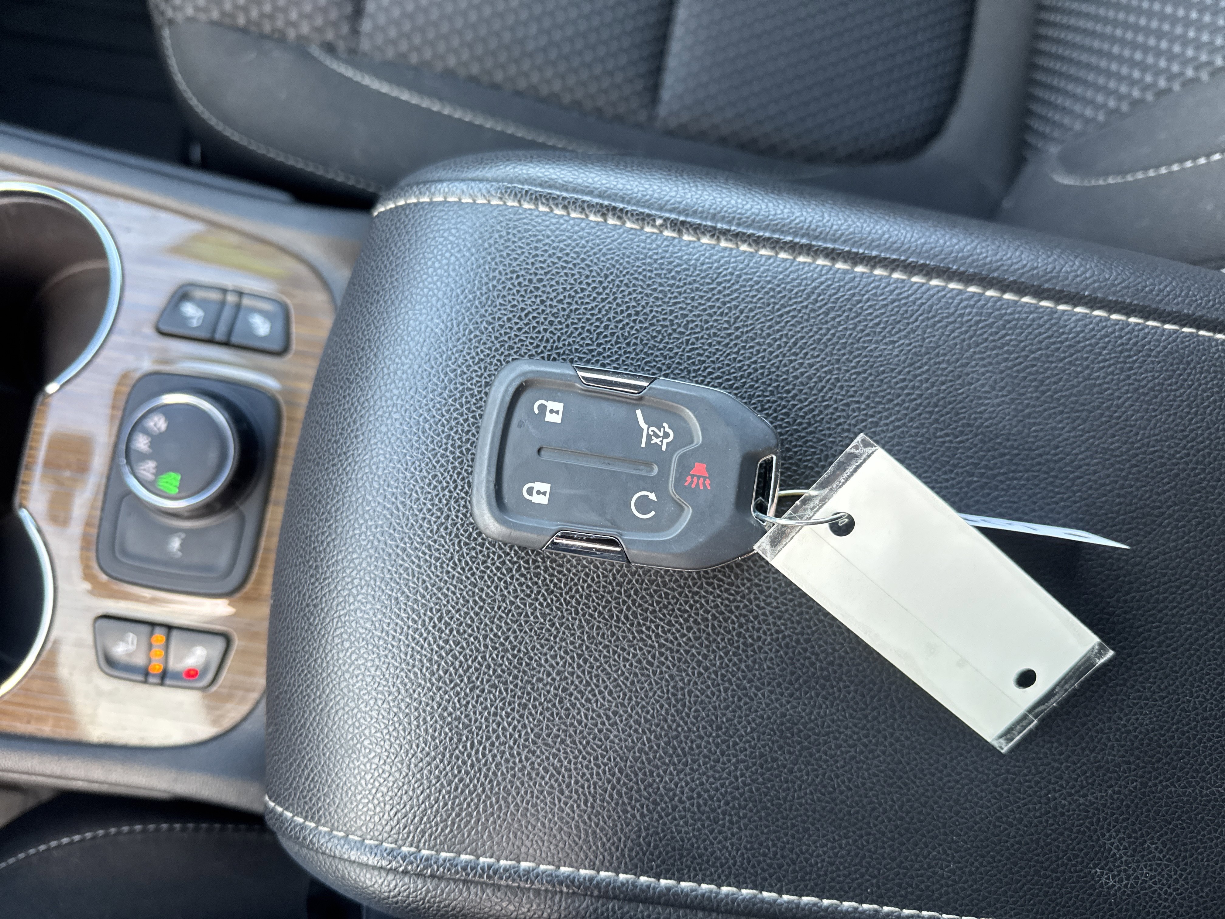 Used 2021 GMC Acadia SLE w/ Driver Convenience Package image 29